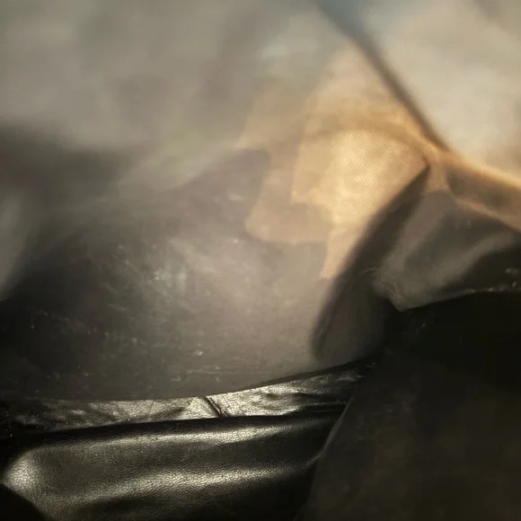 Bottega Veneta Crossbody. Flap Lock Closure. Purchased from JEBWA. - Picture 7 of 9